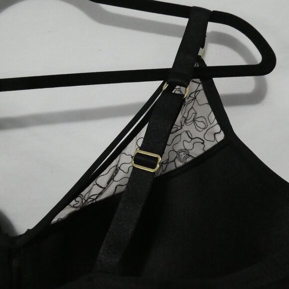 AG - ASHLEY GRAHAM | 40 DDD | Black Lace Detailed Bra - Picture 10 of 14